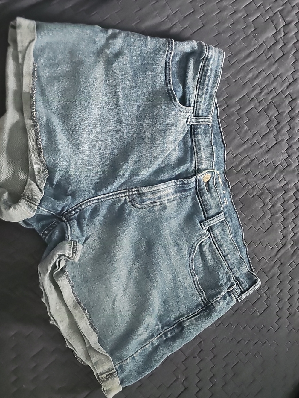 Old Navy Light Blue Denim Women's Rolled-Hem Shorts